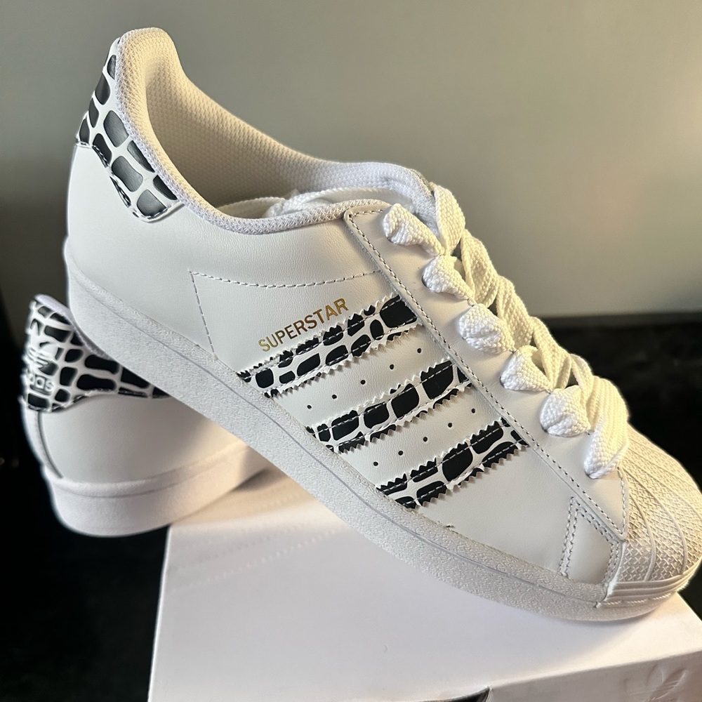 👟🦒Adidas Originals Women’s Superstar Sneakers Limited Edition ‘Animal Print’